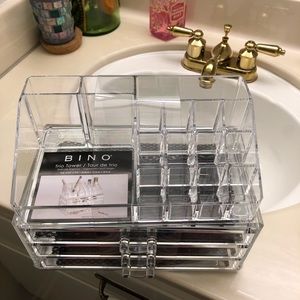 Tri-layer makeup organizer ! BRAND NEW